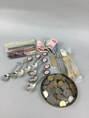 Lot 29 - A LOT OF ASSORTED COLLECTABLES INCLUDING PENS AND COINS