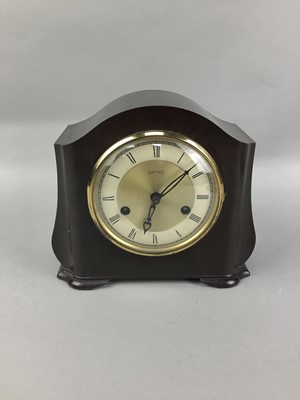 Lot 55 - A SMITHS MANTEL CLOCK, AND VARIOUS PENS