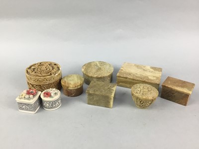 Lot 233 - A COLLECTION OF ONYX, HARDSTONE AND OTHER BOXES, ALONG WITH OTHER ITEMS