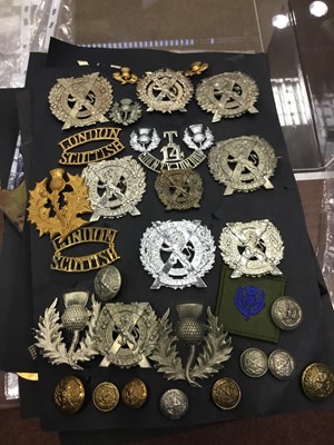 Lot 1418 - A COLLECTION OF VARIOUS REGIMENTAL METAL CAP BADGES AND OTHER INSIGNIA