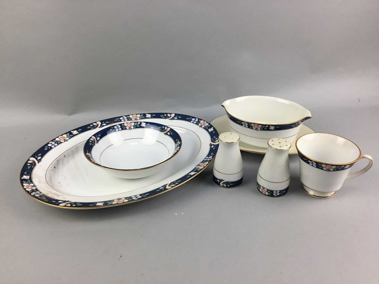 Lot 114 - A LEGENDARY BY NORITAKE SRI LANKA TEA AND DINNER SERVICE