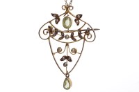 Lot 216 - EDWARDIAN PERIDOT AND SEED PEARL...