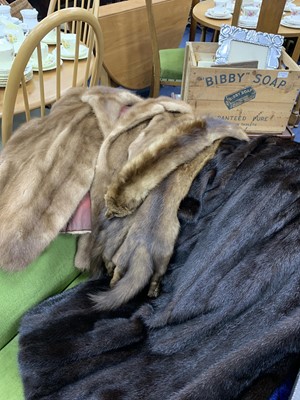 Lot 334 - A MINK FUR JACKET AND OTHER FURS