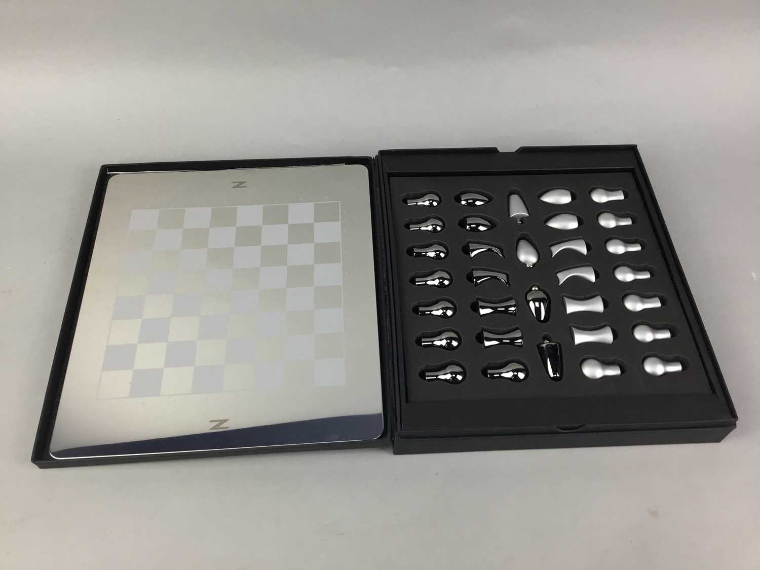 Lot 48 - A MODERN CHESS SET