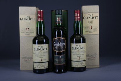 Lot 1286 - TWO BOTTLES OF GLENLIVET 12 YEARS OLD AND GLENFIDDICH 12 YEARS OLD