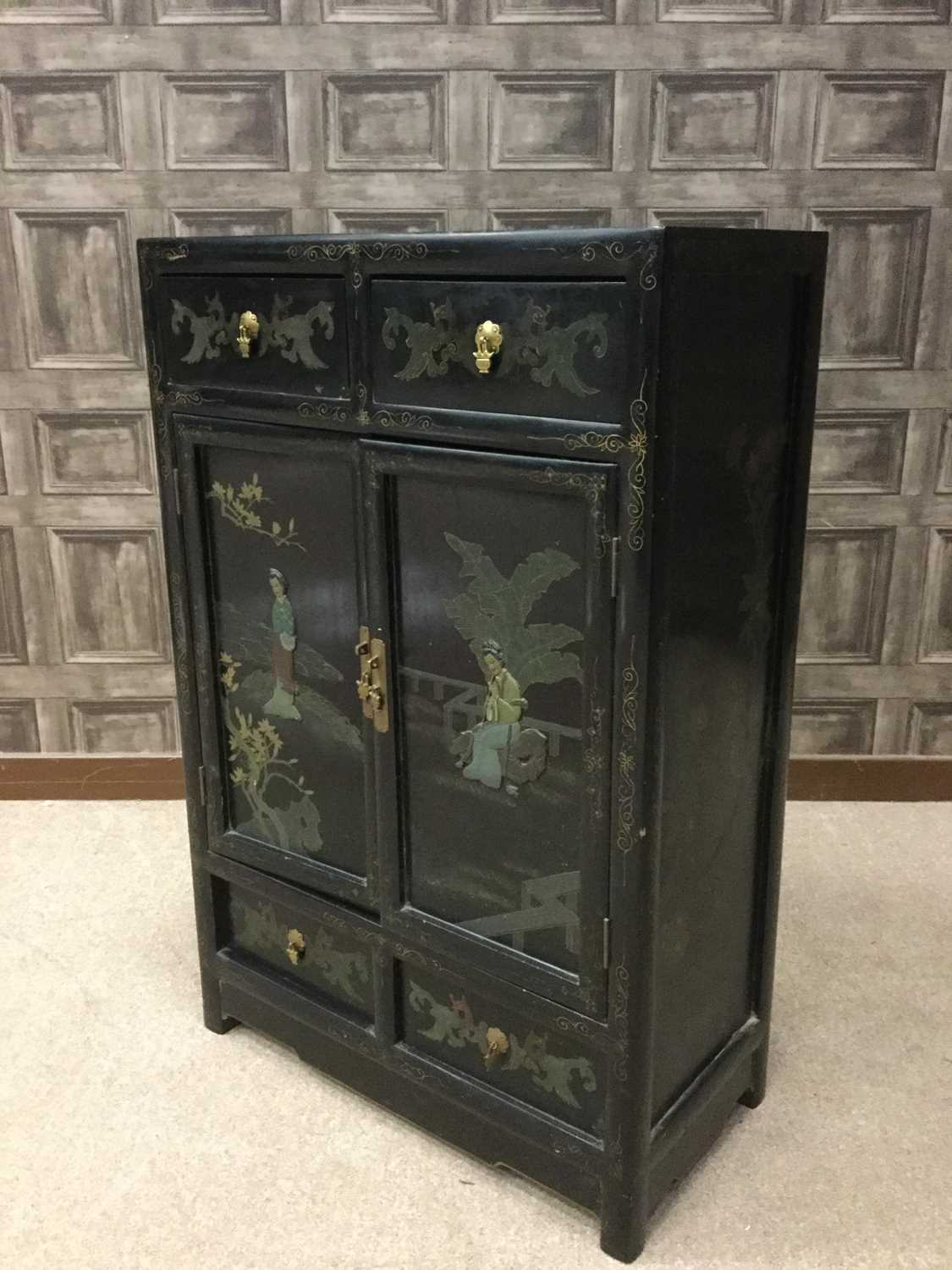 Lot 735 - AN EARLY 20TH CENTURY CHINESE PAINTED AND LACQUERED CABINET