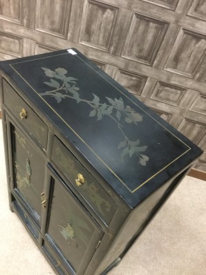 Lot 735 - AN EARLY 20TH CENTURY CHINESE PAINTED AND LACQUERED CABINET