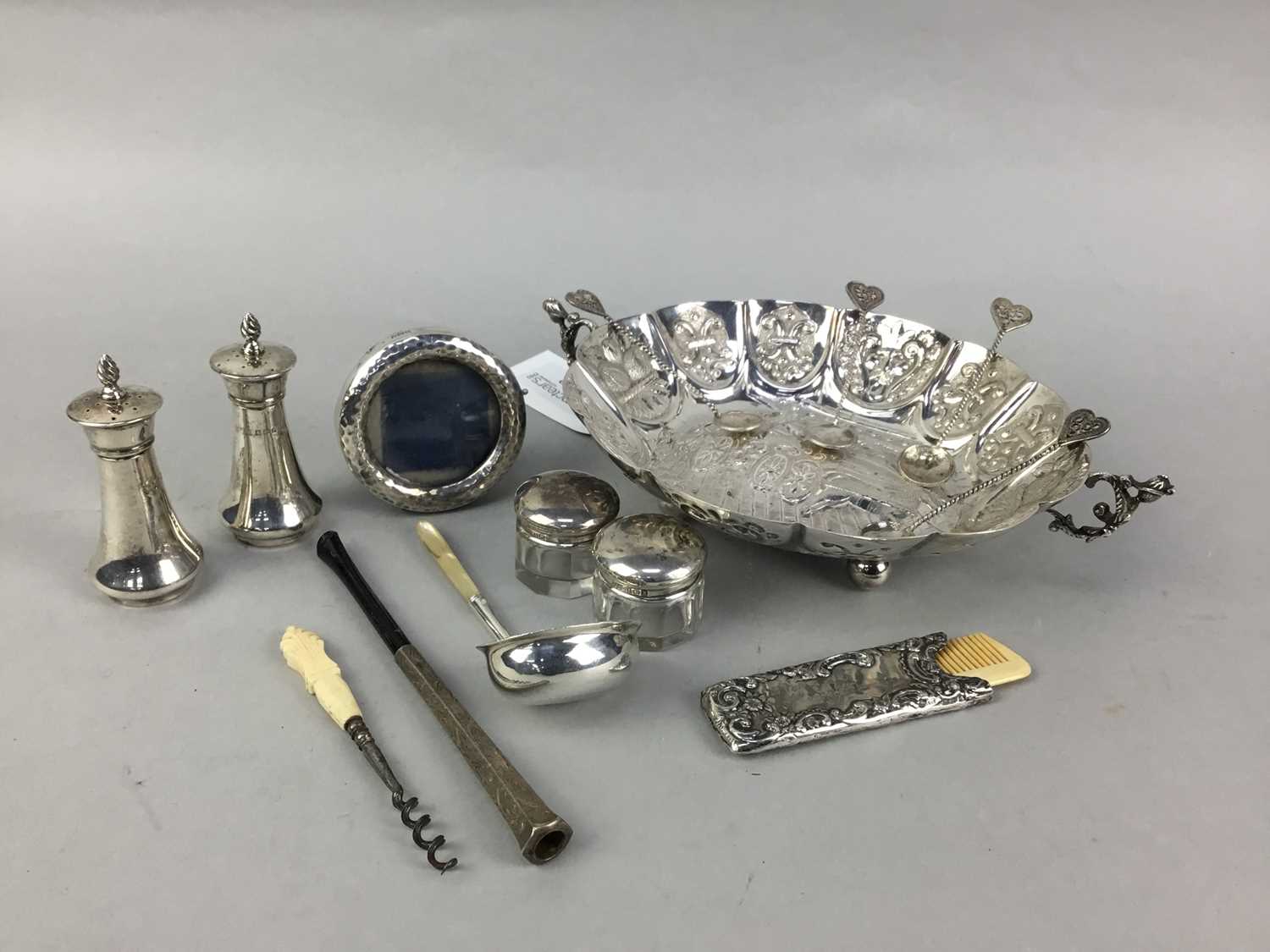 Lot 168 - A LOT OF SILVER AND PLATED ITEMS