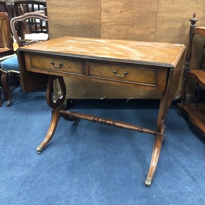 Lot 409 - A REPRODUCTION WALNUT  SOFA TABLE