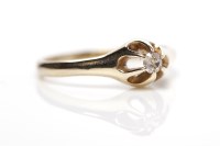 Lot 251 - VICTORIAN DIAMOND SOLITAIRE RING the round...