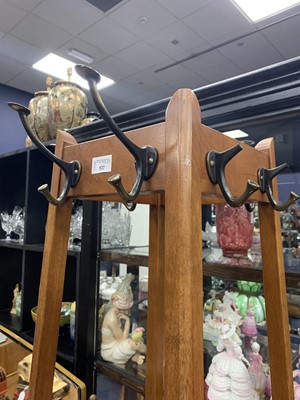 Lot 522 - A VINTAGE STAINED WOOD HAT AND COAT STAND