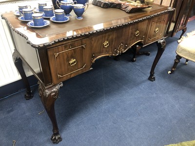 Lot 358 - A MAHOGANY WRITING TABLE