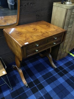 Lot 367 - A REPRODUCTION SOFA TABLE