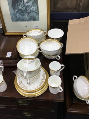 Lot 483 - A ROYAL DOULTON BELMONT PATTERN DINNER SERVICE