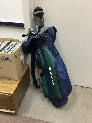 Lot 527 - A MODERN SET OF GOLF CLUBS AND A SCOTTISH KILT