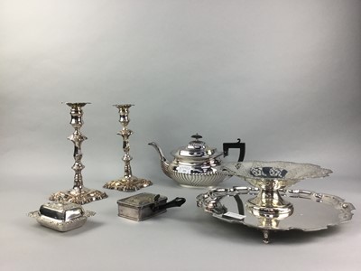 Lot 591 - A LOT OF SILVER PLATED WARE INCLUDING CANDLESTICKS