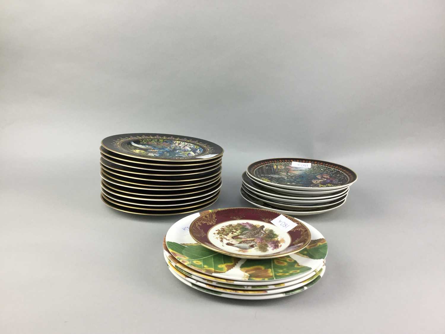 Lot 180 - A LOT OF HEINRICH COLLECTORS PLATES AND OTHER PLATES