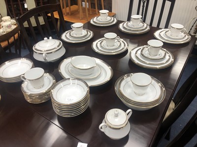 Lot 566 - A NORITAKE ‘LEGENDARY’ PATTERN DINNER SERVICE