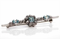 Lot 300 - EARLY TWENTIETH CENTURY BAR BROOCH set with...