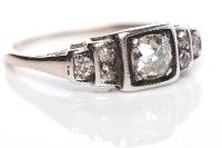 Lot 302 - ART DECO DIAMOND RING set with graduated old...