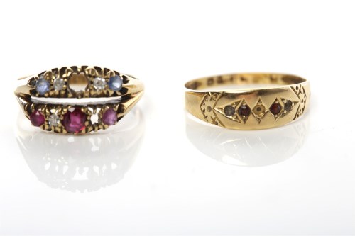 Lot 354 - VICTORIAN STYLE DOUBLE RING formed by two