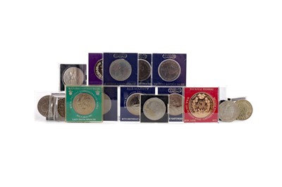 Lot 74 - A COLLECTION OF BRITISH SILVER CROWNS AND OTHER COMMEMORATIVE COINS