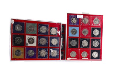 Lot 77 - A COLLECTION OF GREAT BRITAIN AND THE COMMONWEALTH CROWNS