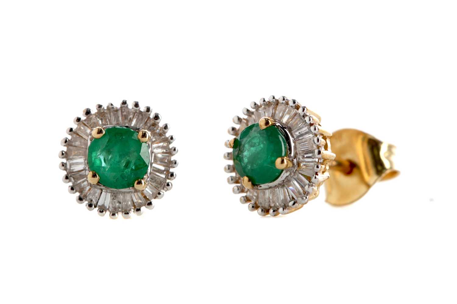 Lot 389 - A PAIR OF EMERALD AND DIAMOND STUD EARRINGS