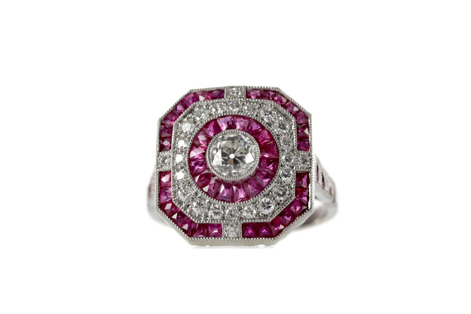 Lot 383 - A RUBY, SPINEL AND DIAMOND RING