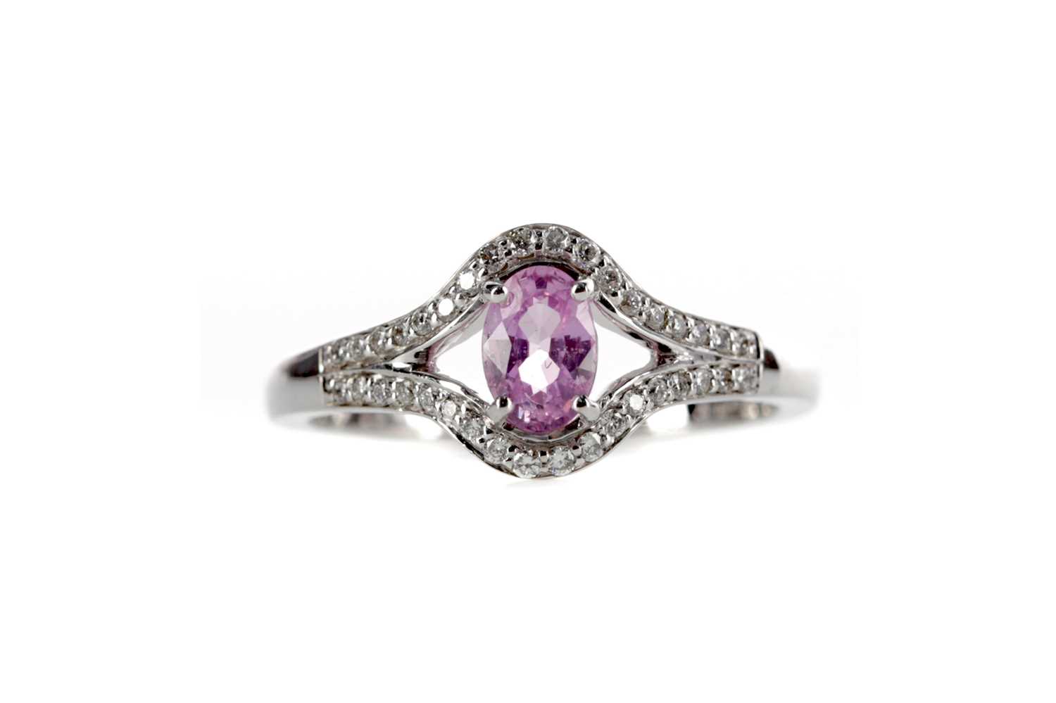 Lot 411 - A PINK SAPPHIRE AND DIAMOND RING