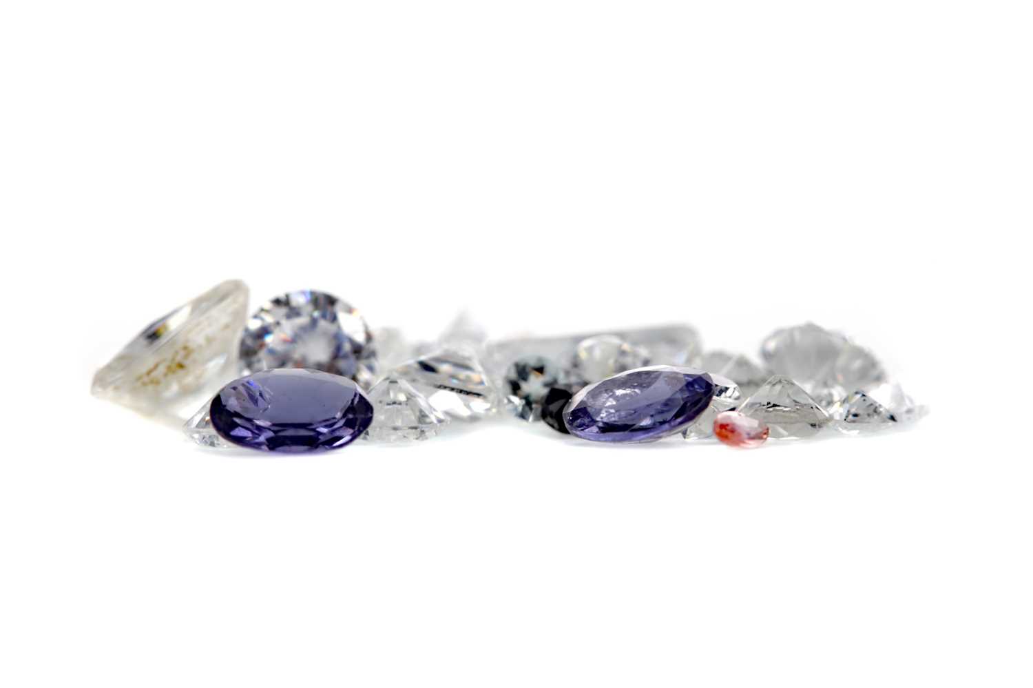 Lot 425 - A COLLECTION OF UNMOUNTED GEMS