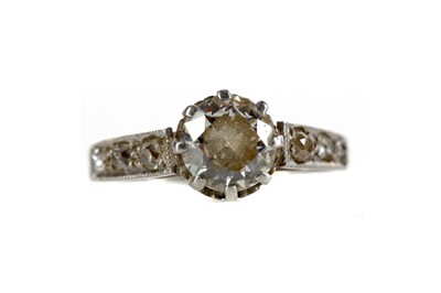Lot 429 - A DIAMOND SOLITAIRE RING