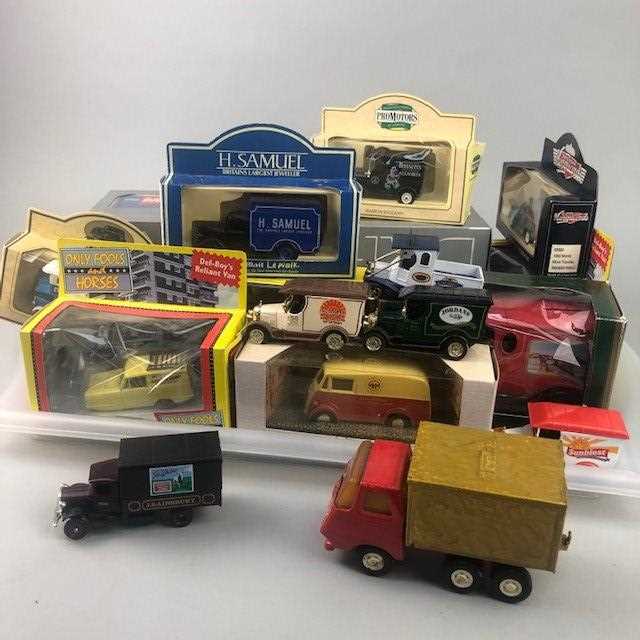 Lot 60 - A COLLECTION OF BOXED AND LOOSE MODEL VEHICLES