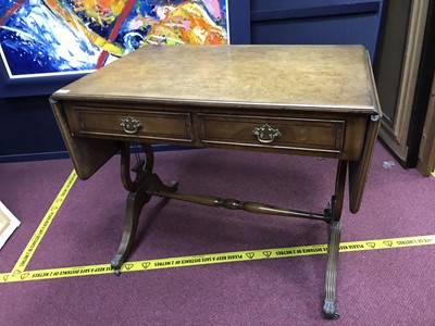 Lot 49 - A 20TH CENTURY WALNUT SOFA TABLE