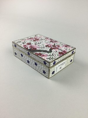 Lot 81 - A CLOISONNE ENAMEL TRINKET BOX