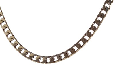 Lot 471 - A GOLD CURB LINK CHAIN