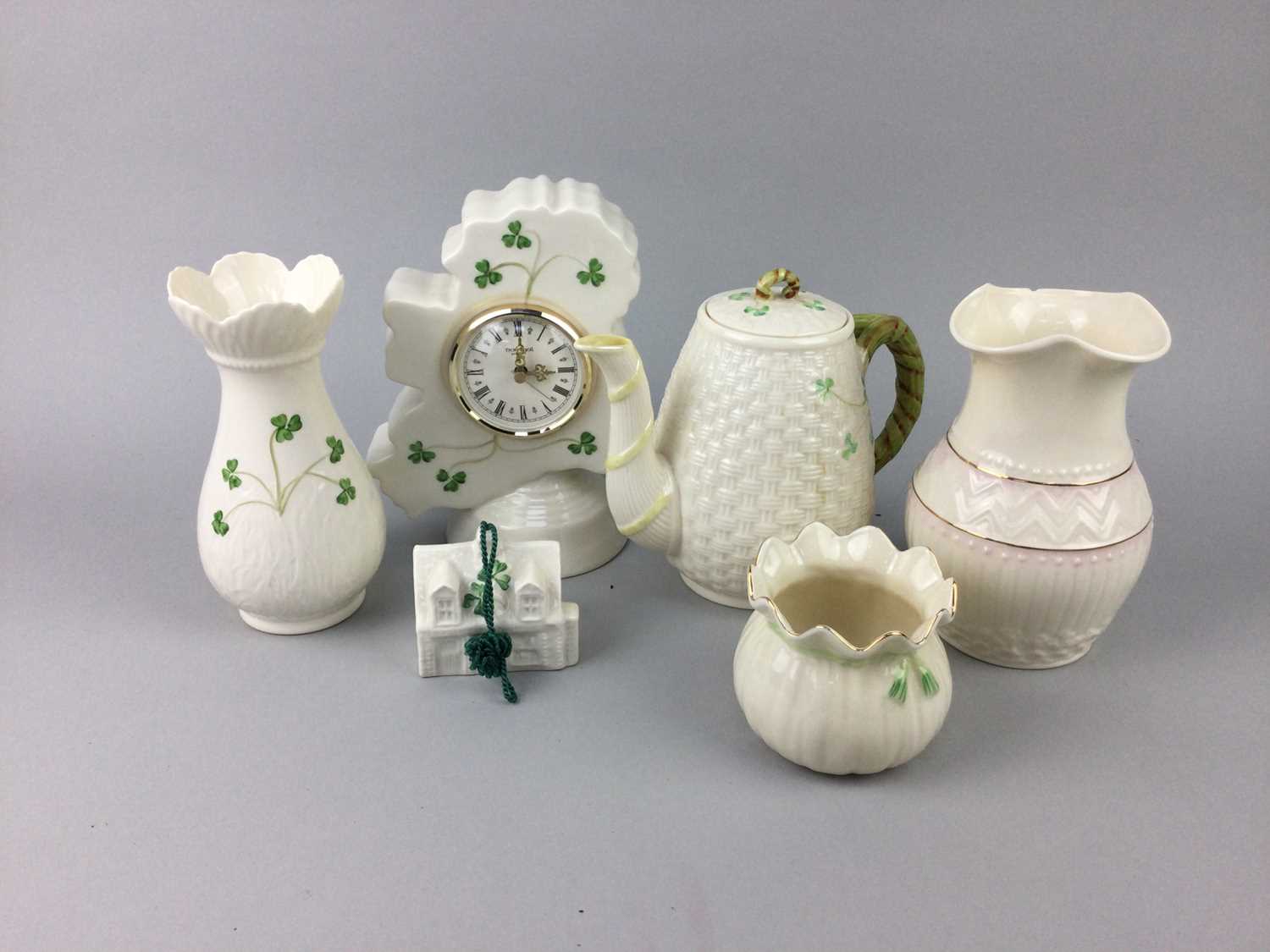 Lot 42 - A LOT OF IRISH PORCELAIN ALONG WITH EDWARD VII COMMEMORATIVE WARE