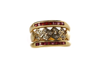Lot 478 - A RED AND WHITE GEM SET RING