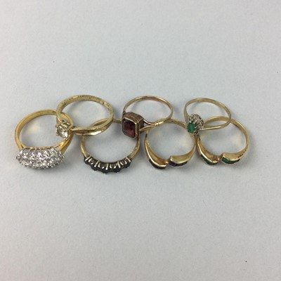 Lot 9 - A LOT OF GOLD AND OTHER RINGS AND OTHER JEWELLERY