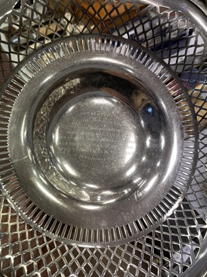 Lot 511 - AN EARLY 20TH CENTURY SILVER BASKET ALONG WITH AN EGG CUP