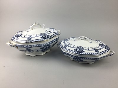 Lot 174 - AN ADDERLEY SOUP TERRINE AND COVER ALONG WITH OTHER ADDERLEY DINNER WARE AND DOULTON PLATES