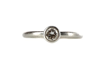 Lot 485 - A DIAMOND SOLITAIRE RING