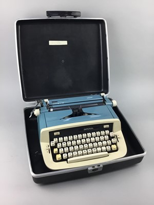 Lot 158 - AN IMPERIAL SAFARI TYPEWRITER