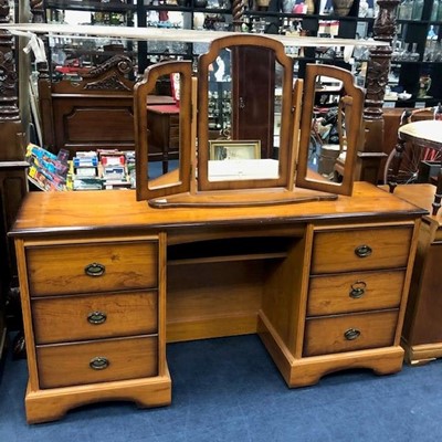 Lot 339 - A MODERN DRESSING TABLE, CHEST OF DRAWERS AND A PAIR OF BEDSIDE CHESTS