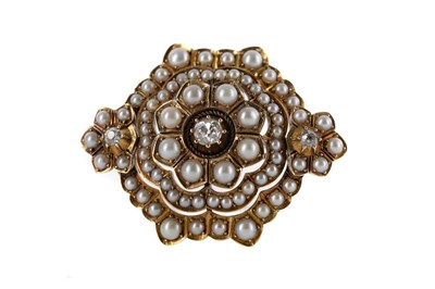 Lot 480 - A SEED PEARL AND DIAMOND BROOCH