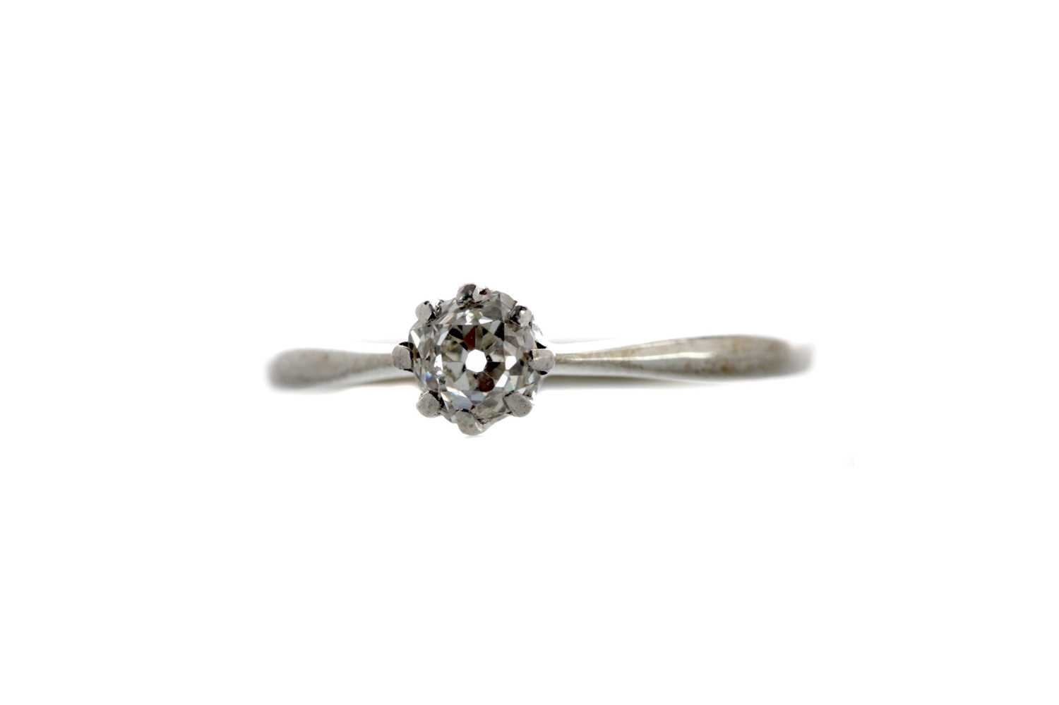 Lot 501 - AN OLD CUT DIAMOND SOLITAIRE RING