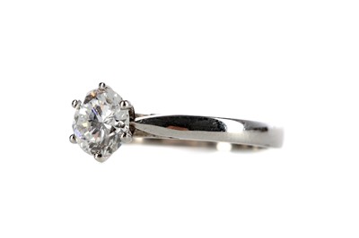 Lot 462 - A CERTIFICATED DIAMOND SOLITAIRE RING