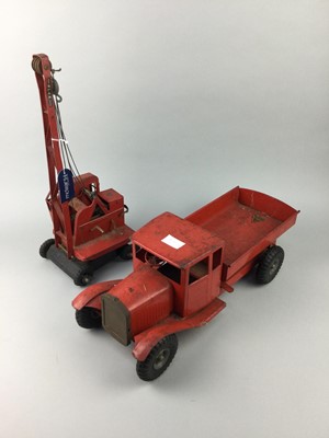 Lot 207 - A TRI-ANG TINPLATE CRANE AND TRUCK