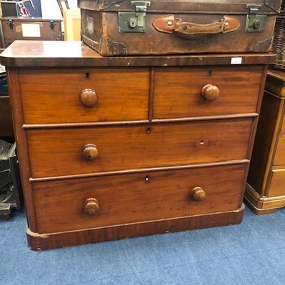 Lot 367 - A VICTORIAN MAHOGANY CHEST OF DRAWERS