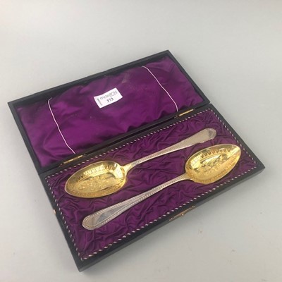 Lot 373 - A PAIR OF SILVER AND PARCEL GILT SPOONS IN A FITTED CASE